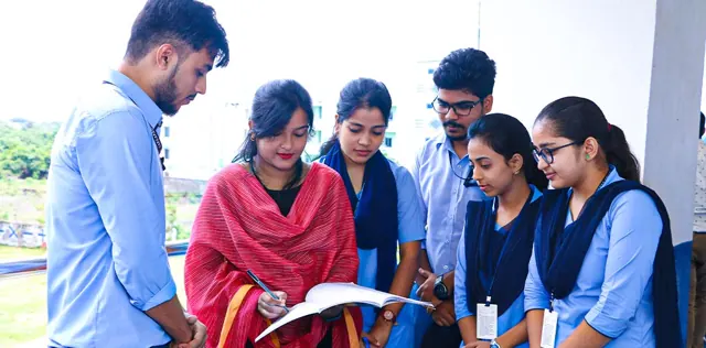 A faculty member going through notes with a group of students.